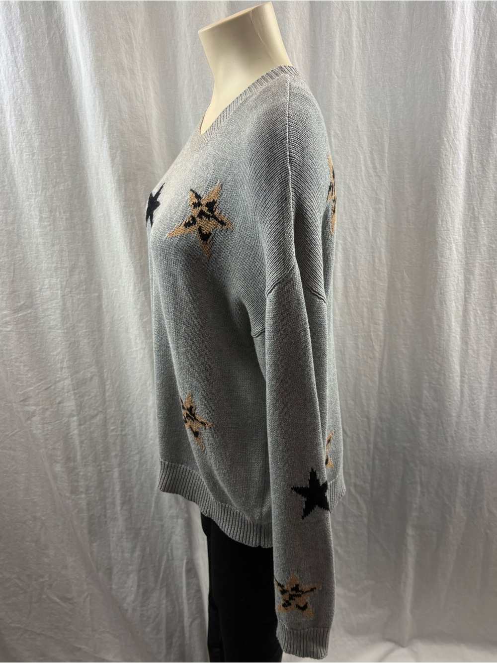 Rails Perci Star Sweater in the color Heather Grey Animal Stars M - Picture 6 of 12